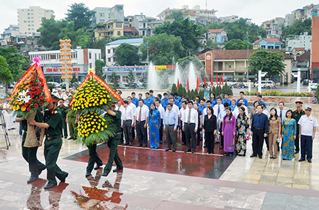 Quảng Ninh Dâng hương tưởng niệm các anh hùng liệt sỹ